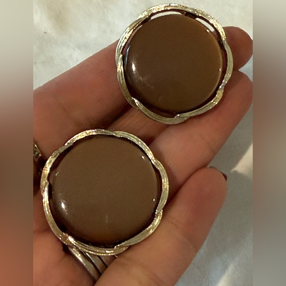 Lisner Extra Large Chunky Brown Lucite & Silver tone Vintage Clip-On Earrings